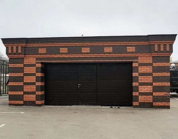 Гараж на территории "Дом на Чкалова"